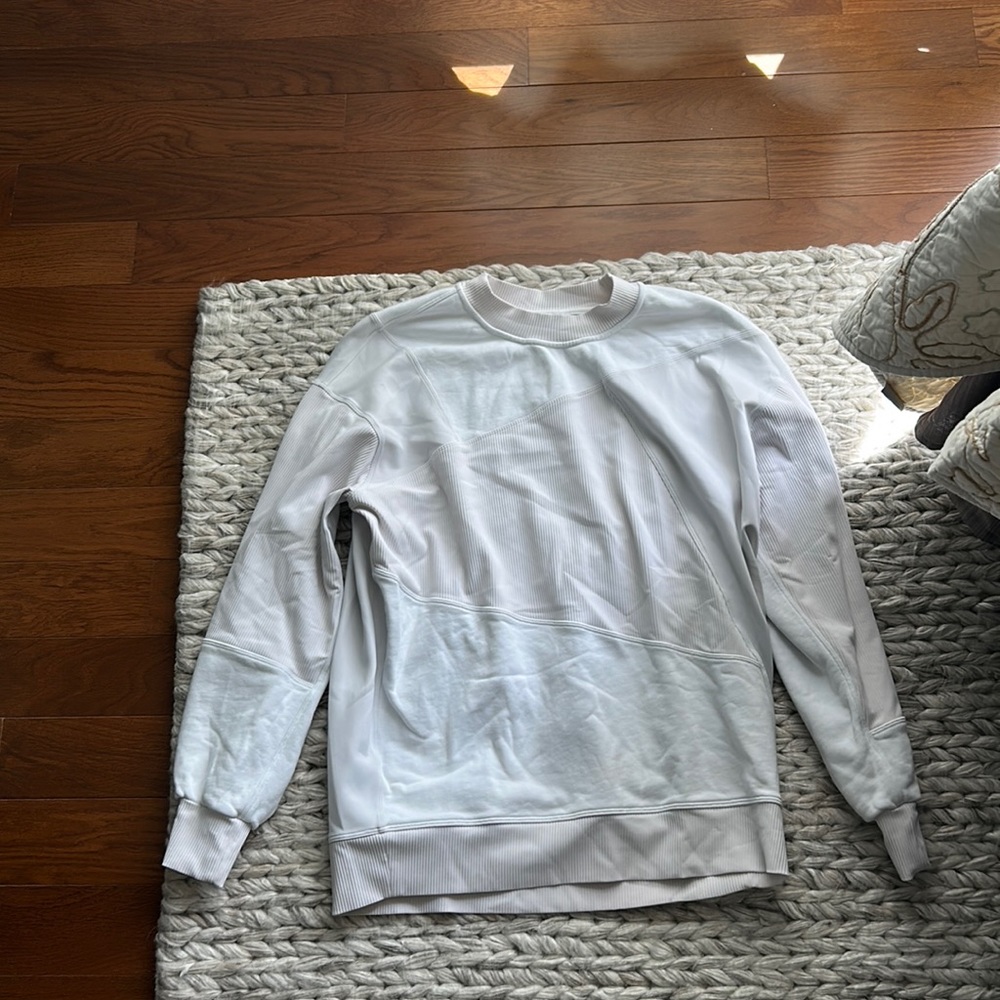 Lululemon size XS white crew! Worn 3x!! Perfect condition